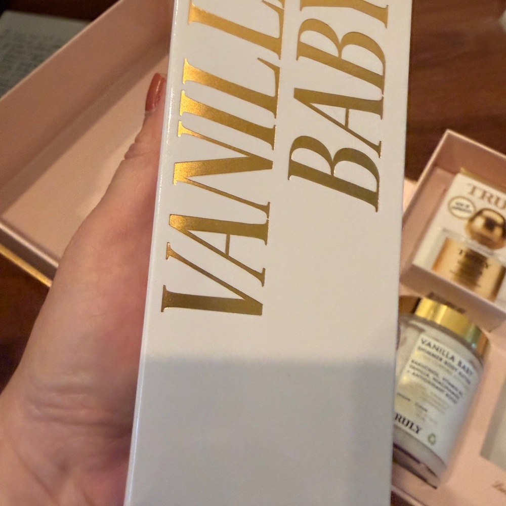 TRULY Vanilla Baby Shimmer Body Butter and Luxury Body Oil Set - Picture 11 of 14